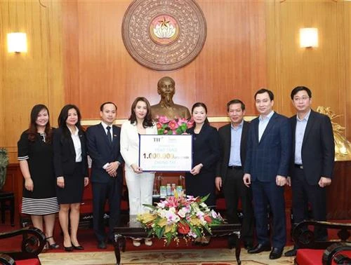 新冠肺炎疫情：100万杯牛奶助力击退疫情