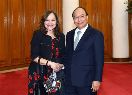 政府总理阮春福会见美国律师协会代表团