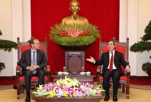 越共中央经济部部长会见谷歌集团全球事务副总裁