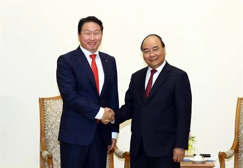政府总理阮春福会见韩国SK集团董事长崔泰源