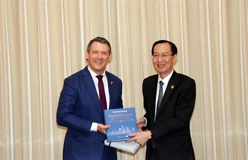 黎清廉会见澳大利亚北领地首席部长