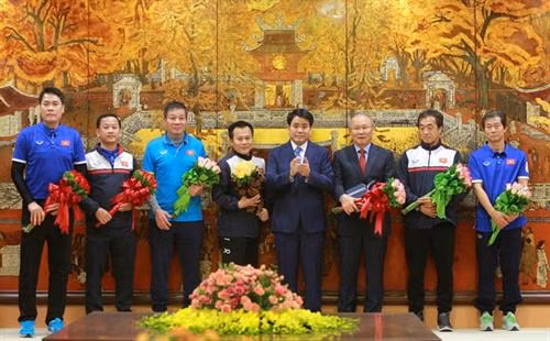 越南各省市举行仪式 欢迎各名U23球员回家