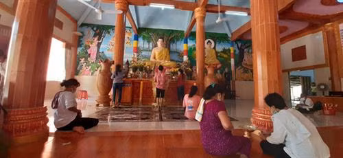 越南高棉族同胞喜迎传统新年不忘防疫任务