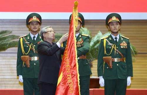 援柬越南专家力量荣获金星勋章