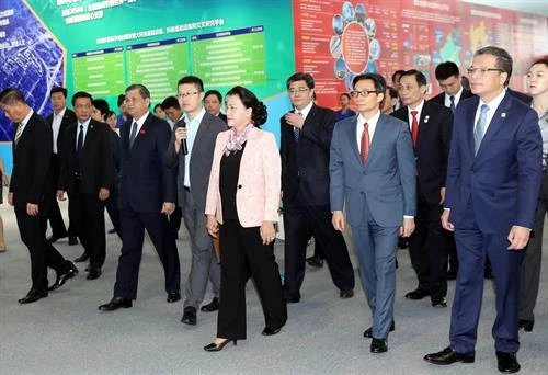 越南国会主席阮氏金银参观中国中关村科技会展中心