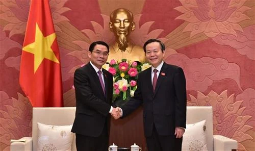 国会副主席冯国显会见老挝国会代表团