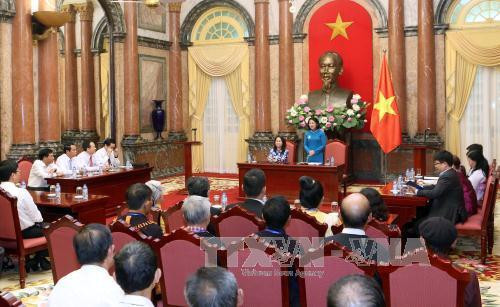 国家副主席邓氏玉盛会见西北地区各少数民族先进模范代表人士代表团