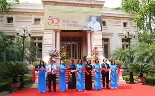 “胡志明主席遗嘱执行50周年”资料展在国家图书馆开幕