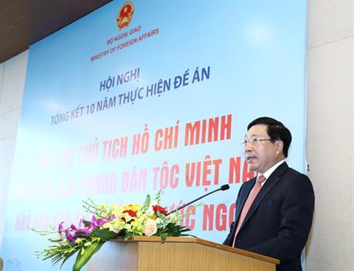 向世界进步人士推崇胡志明主席的思想价值