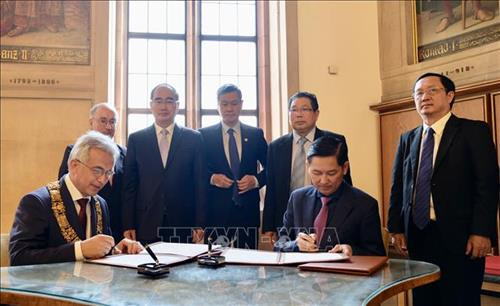 胡志明市与德国黑森州促进合作