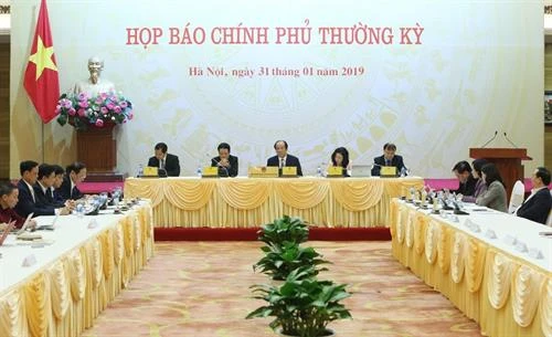 政府例行新闻发布会：为企业创造一切便利条件