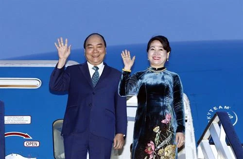 阮春福开始对罗马尼亚进行正式访问 