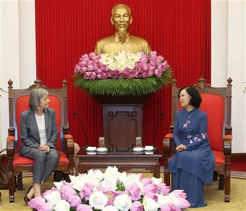 越共中央民运部部长张氏梅会见ILO政策事务副总干事