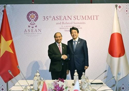 阮春福会见日本首相安倍晋三 结束赴泰出席第35届东盟峰会和相关会议之行