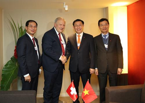 王廷惠副总理率团出席世界经济论坛第48届年会