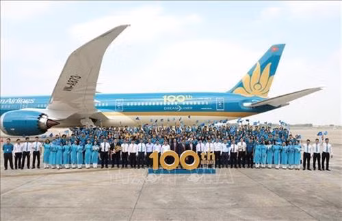 张和平出席越航机队第100架飞机交接仪式