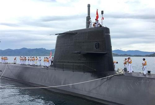 日本海上自卫队的潜舰黑潮访问金兰港