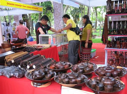 采取措施促进胡志明市与老挝贸易往来