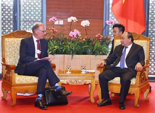 WEF ASEAN 2018：政府总理阮春福会见嘉士伯首席执行官郝瀚思