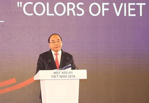 WEF ASEAN 2018: 政府总理阮春福和夫人出席2018年世界经济论坛东盟峰会欢迎晚宴