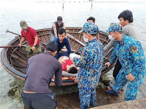 仙女岛军医力量及时救治在海上遇险的渔民