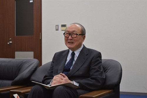 日本明仁天皇与皇后访越深受两国政界及人民的热烈欢迎