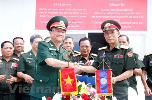 越南向老挝国防部移交作战模拟训练中心