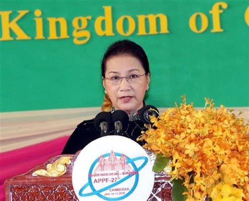 越南国会主席阮氏金银在APPF-27上发表讲话