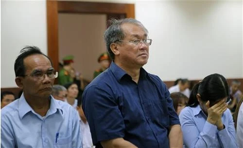 越南建设股份商业银行原董事长范功名腐败案二审宣判：撤回检察院的抗诉
