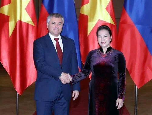 越南国会主席与俄罗斯国家杜马主席举行会谈