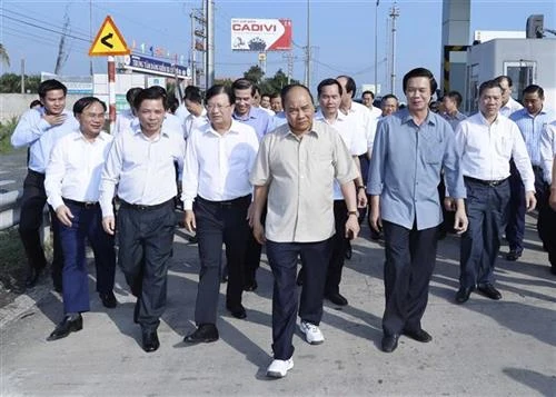 阮春福对中良—美顺高速公路施工进度进行实地走访考察