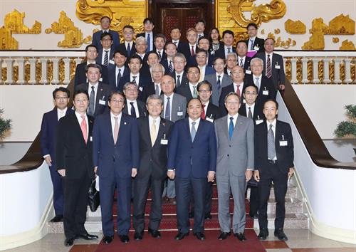 越南政府总理阮春福会见日本经济团体联合会代表团