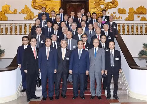 越南政府总理阮春福会见日本经济团体联合会代表团