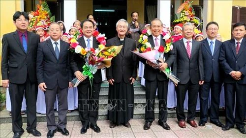 张和平、陈青敏圣诞节前走访慰问天主教信教群众和教职人员