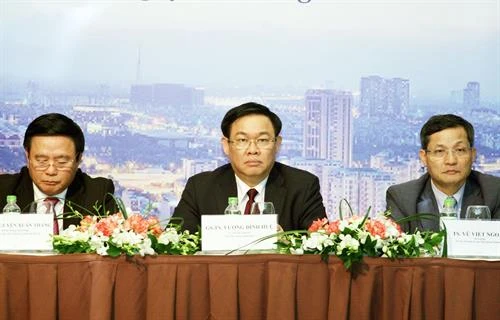 政府副总理王廷惠：在制定发展战略中注重宏观因素和重组的核心