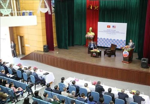 美国国防部长：支持各国在专属经济区开发资源的权利