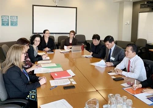 大力推动越加两国国会关系发展 