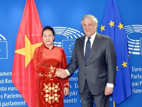 越南国会主席同欧洲议会主席安东尼奥·塔亚尼举行会谈 