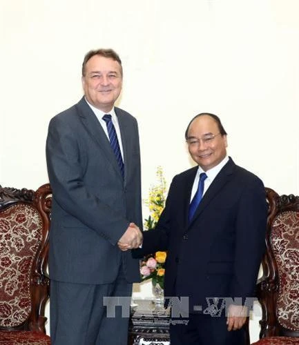 越南政府总理阮春福会见斯洛伐克驻越南大使