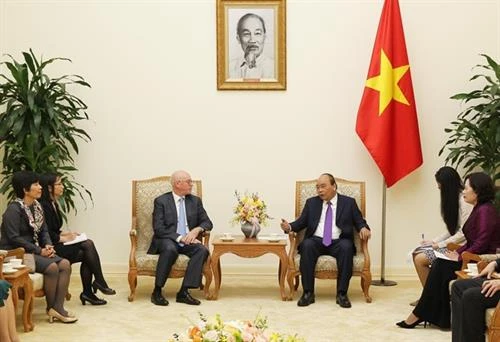 越南政府总理阮春福会见国际货币基金组织驻越办事处首席代表