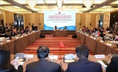 阮月娥大使：越南外交人员应适应数字时代背景下的挑战和机遇