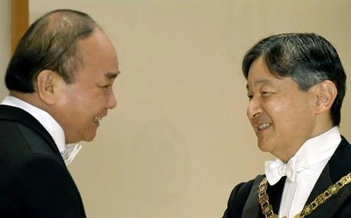 政府总理阮春福圆满结束出席日本德仁天皇即位庆典之行