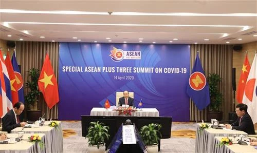 越南政府总理阮春福主持召开东盟与中日韩抗击新冠肺炎疫情领导人特别会议