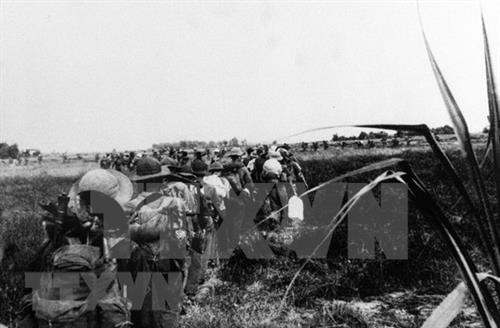 越南国家统一45周年：美国反战歌曲助力反对越南战争