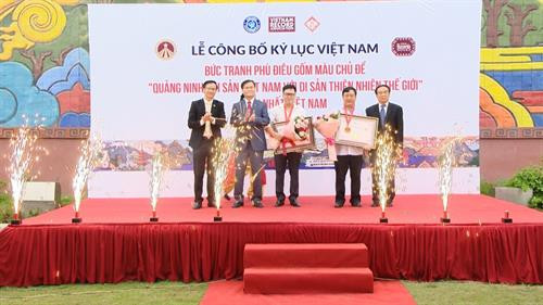 下龙市白斋坊陶瓷浮雕彩色壁画进入越南的纪录