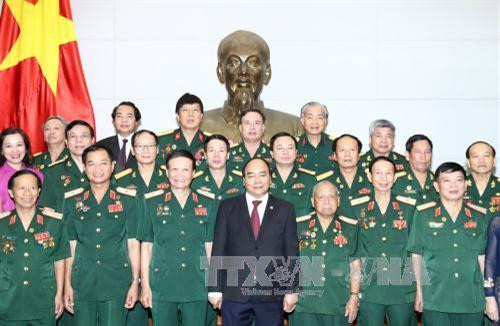 阮春福会见长山—胡志明大道传统协会代表