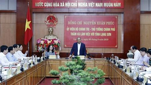 越南政府总理阮春福同谅山省主要领导举行工作座谈会
