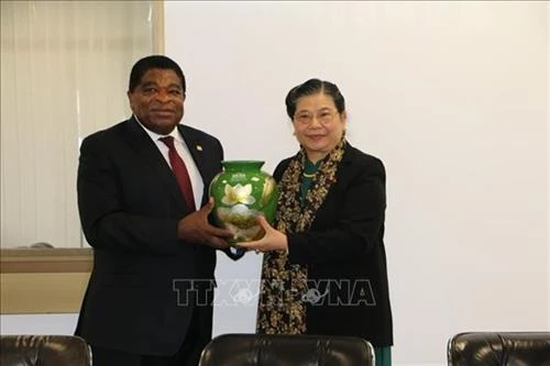 IPU-141：丛氏放同各国议会联盟秘书长和缅甸代表团团长进行双边会晤