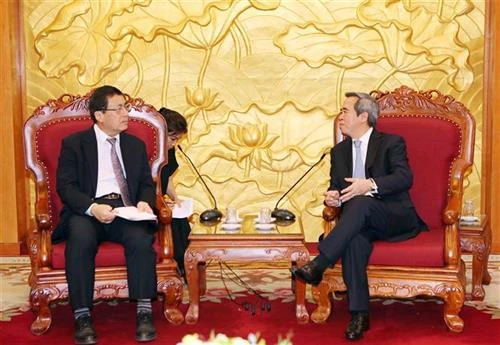 越共中央经济部部长阮文平会见日本客人