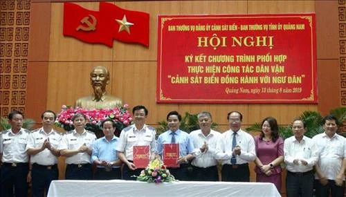 越南海警助力渔民靠海谋生